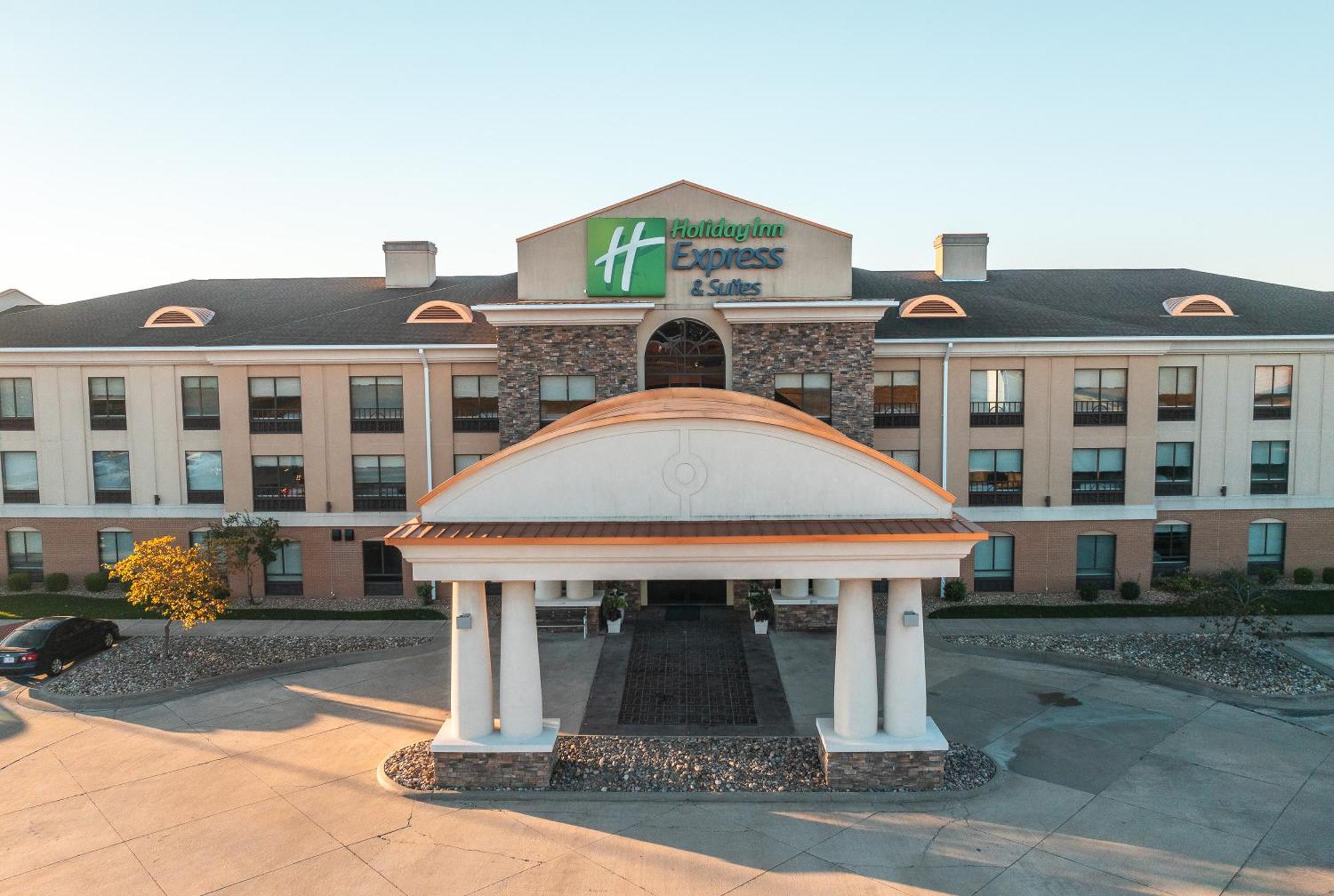 Holiday Inn Express Hotel And Suites Saint Robert By Ihg Exterior foto
